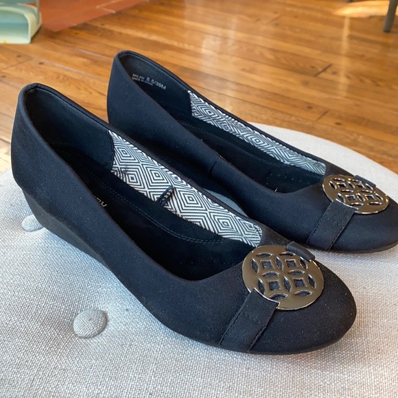 CL by Chinese Laundry Shoes - Chinese Laundry Bail 1.5" Wedge Black Slip On Flats Ballerina 8.5M